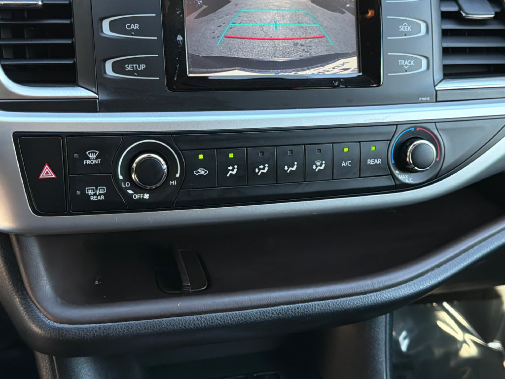 Used 2019 Toyota Highlander LE AWD/4WD image 26