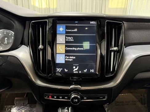Used 2018 Volvo XC60 T5 Momentum w/ Vision Package image 14