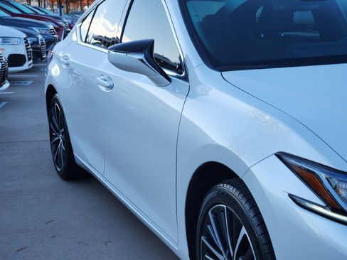 Used 2024 Lexus ES 350 w/ Premium Package image 8
