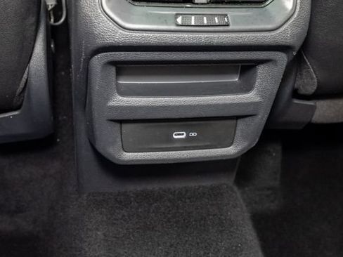 Used 2023 Volkswagen Taos SE w/ Panoramic Sunroof Package FWD image 24