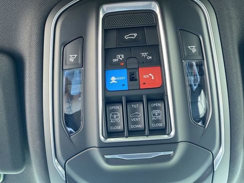 New 2025 Jeep Grand Cherokee Limited w/ Luxury Tech Group II image 22