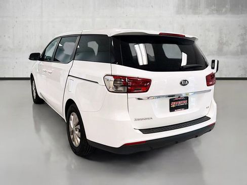 Used 2019 Kia Sedona LX image 7