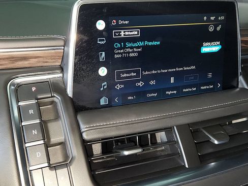Used 2022 Chevrolet Tahoe Z71 w/ Luxury Package AWD/4WD image 21