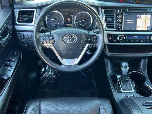 Used 2018 Toyota Highlander Limited image 14