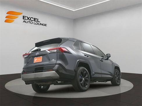 Used 2022 Toyota RAV4 SE image 38