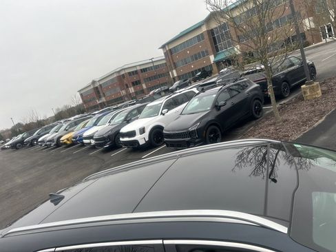 Certified 2024 Kia Sorento EX w/ Panoramic Sunroof Package image 5