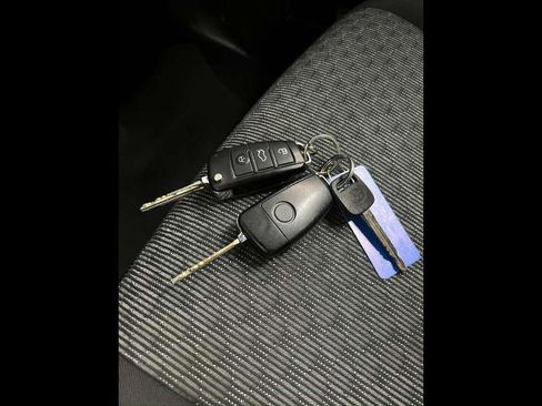 Used 2016 Toyota Yaris L image 23