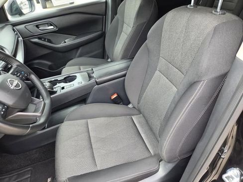 Used 2025 Nissan Rogue SV FWD image 4