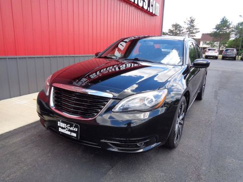Used 2013 Chrysler 200 Touring w/ S Exterior Appearance Pkg FWD image 1