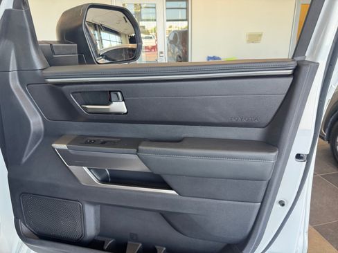 Used 2022 Toyota Tundra SR5 w/ SR5 Premium Package RWD image 16