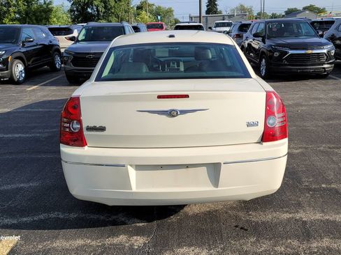 Used 2009 Chrysler 300 Touring RWD image 5