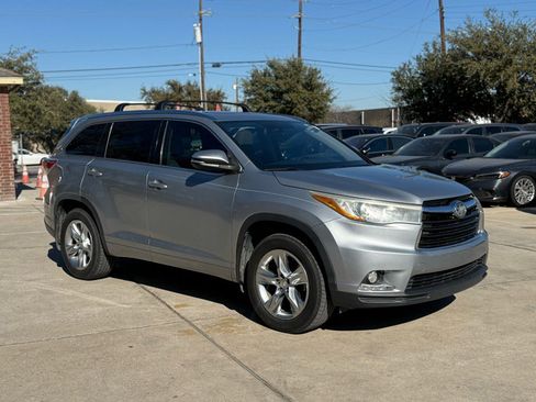 Used 2015 Toyota Highlander Limited Platinum image 3