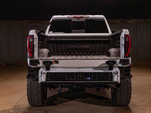 Used 2024 GMC Sierra 2500 AT4X AWD/4WD image 9