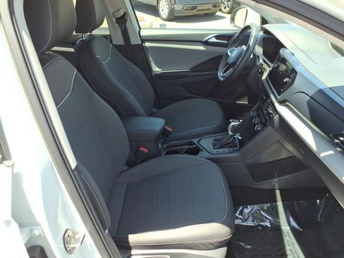 Certified 2023 Volkswagen Taos SE FWD image 10