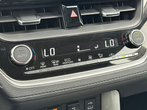 Used 2024 Toyota Corolla Cross XLE image 22