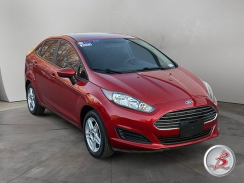 Used 2019 Ford Fiesta SE image 1