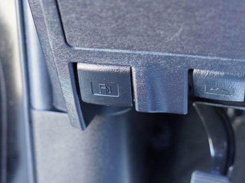 Used 2018 Toyota Sienna SE image 20