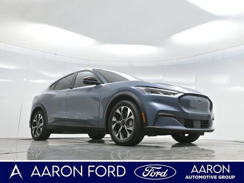 Used 2024 Ford Mustang Mach-E Select image 3