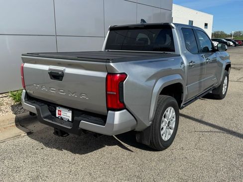 Used 2024 Toyota Tacoma SR5 AWD/4WD image 36