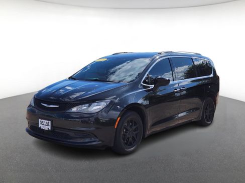 Used 2021 Chrysler Voyager Lxi image 2