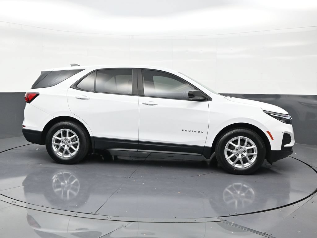 Used 2022 Chevrolet Equinox LS FWD image 6