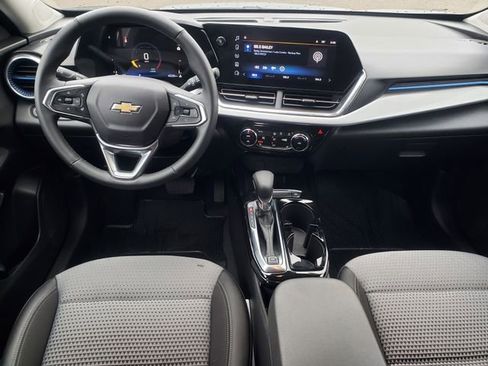 Used 2025 Chevrolet Trax LT w/ Driver Confidence Package image 27