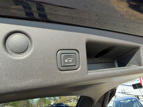 Used 2020 Chevrolet Equinox Premier image 18