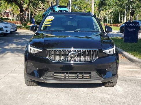Certified 2025 Volvo XC40 B5 Core AWD/4WD image 2