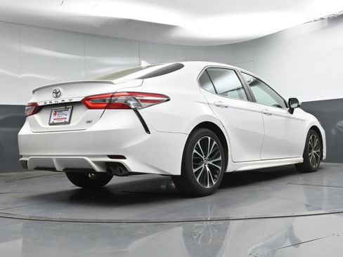Used 2019 Toyota Camry SE image 24