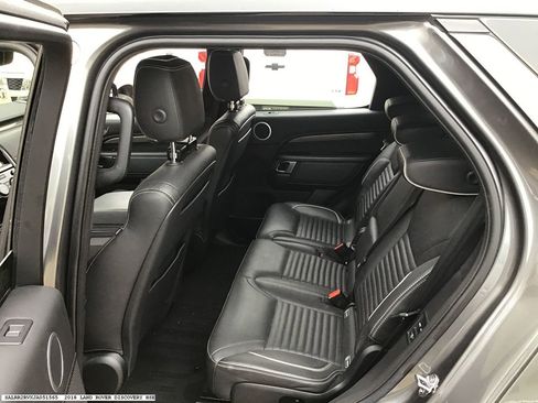 Used 2018 Land Rover Discovery HSE image 14