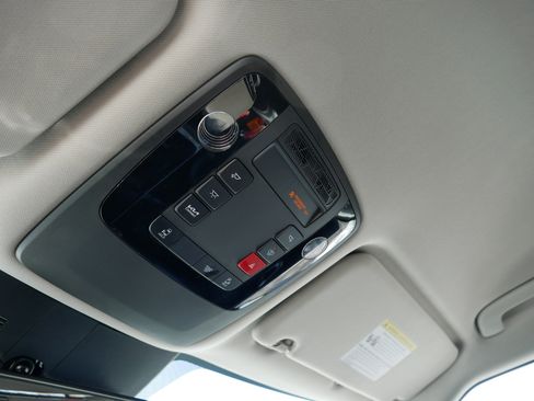 Certified 2025 Kia Carnival LXS image 32