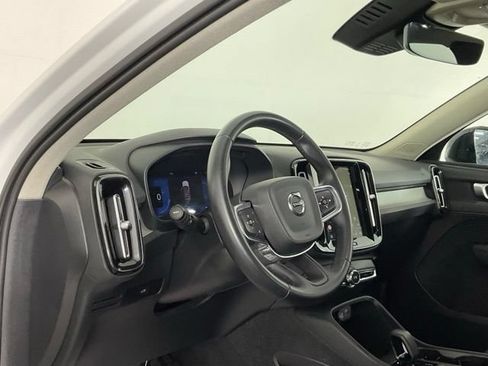 Used 2024 Volvo XC40 B5 Core AWD/4WD image 12