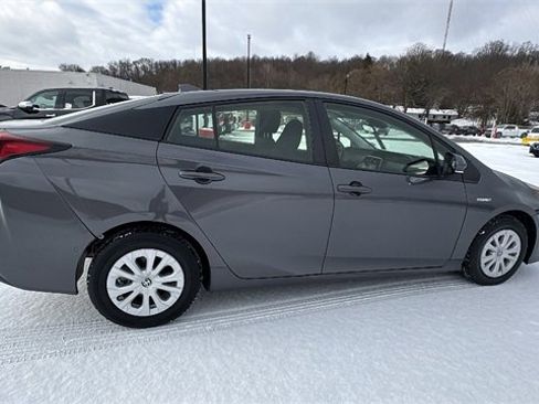 Used 2021 Toyota Prius LE image 6