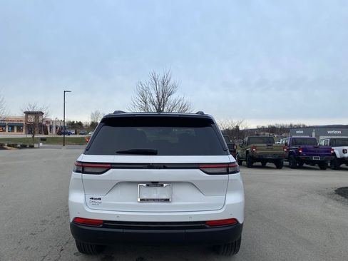 New 2025 Jeep Grand Cherokee Limited image 3