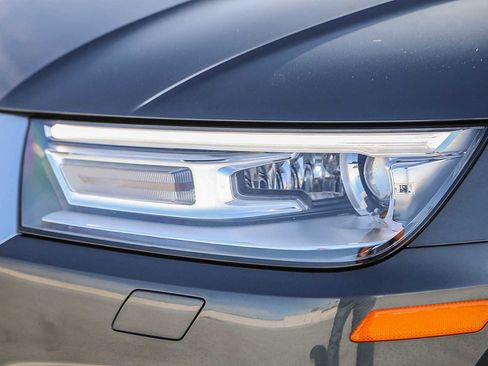 Used 2020 Audi Q5 2.0T Premium w/ Convenience Package image 8