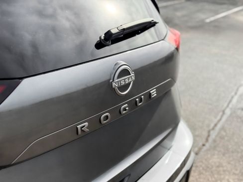Used 2025 Nissan Rogue SV FWD image 11