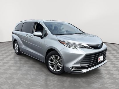 Used 2022 Toyota Sienna Platinum