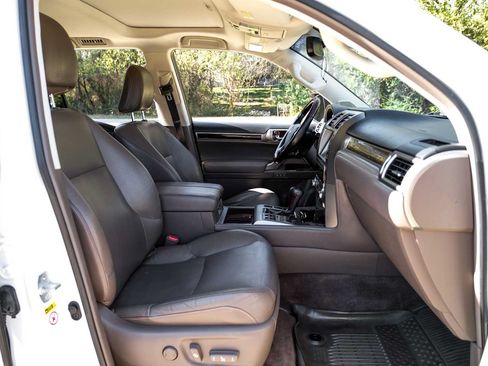 Used 2018 Lexus GX 460 Premium AWD/4WD image 32