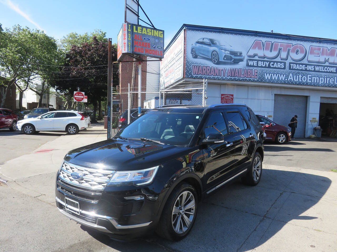 Used 2018 Ford Explorer Limited w/ Equipment Group 301A AWD/4WD image 2