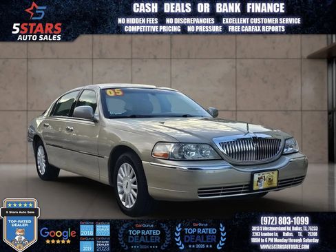 Used 2005 Lincoln Town Car Signature RWD image 1