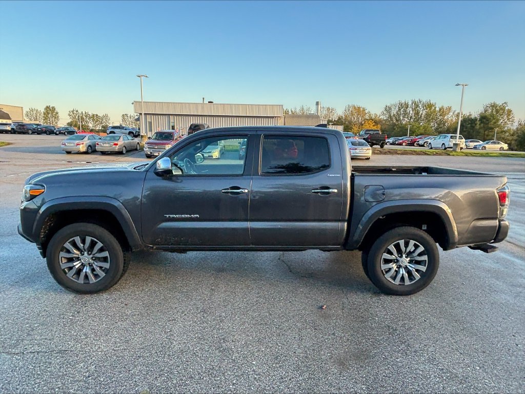 Used 2023 Toyota Tacoma Limited AWD/4WD image 1