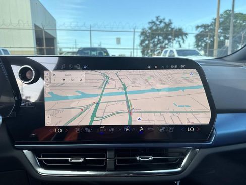 New 2025 Chevrolet Equinox EV LT w/ Convenience Package II image 25