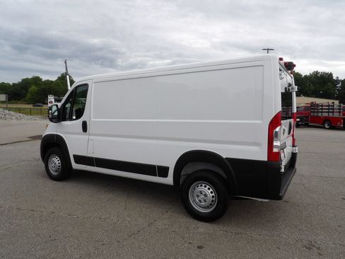 Used 2025 RAM ProMaster 2500 w/ U-Haul Equipment Group FWD image 4