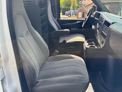 Used 2009 GMC Savana 3500 RWD image 13