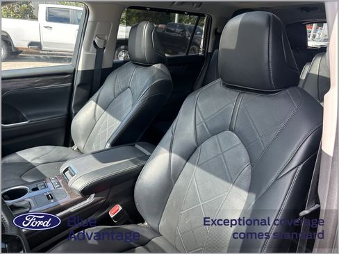 Used 2022 Toyota Highlander Platinum FWD image 11