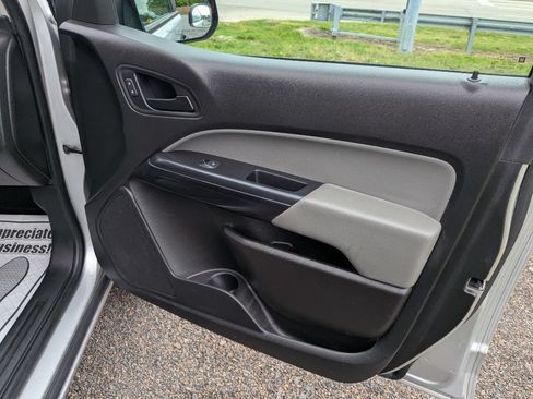 Used 2019 Chevrolet Colorado W/T RWD image 8