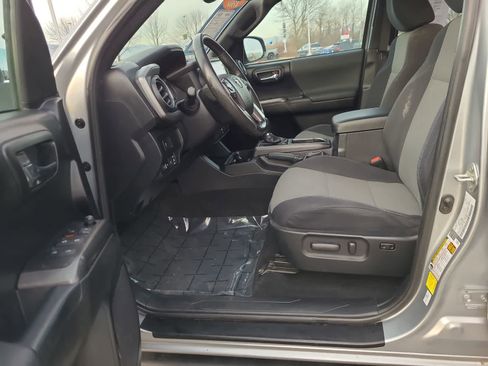 Used 2022 Toyota Tacoma TRD Sport image 19