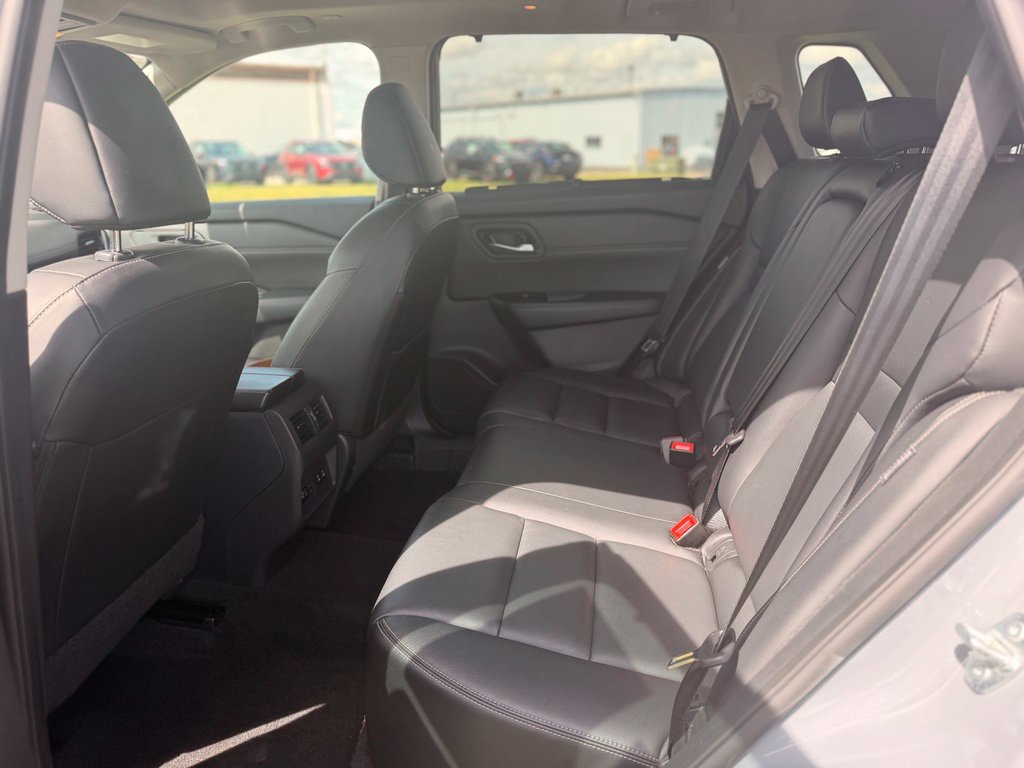 Used 2024 Nissan Rogue SL w/ SL Premium Package FWD image 11