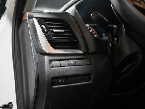 Used 2021 Nissan Rogue SV AWD/4WD image 32