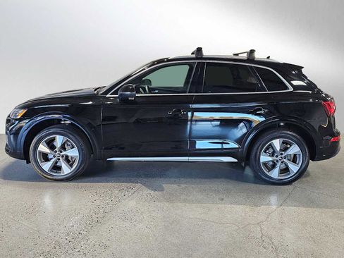 Used 2023 Audi Q5 2.0T Premium w/ Convenience Package image 2